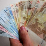 Un hombre encuentra 1.460 euros, los lleva a la policía y pone carteles para encontrar al dueño