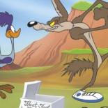 Un conductor intenta entrar en un túnel pintado en una pared al estilo del Coyote y el Correcaminos [EN]