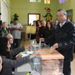 Los 20 titulares (y 5 gráficos) más importantes del día que cambió España