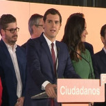 Rivera ofrece su abstención para que el PP gobierne en minoría y pide al PSOE que haga lo mismo