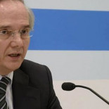 Gómez de la Serna recoge su credencial de diputado a través de un procurador