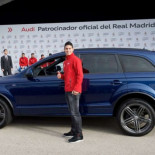 James es perseguido por la policía por ir a 200 Km/h por la M-40 y se refugia en Valdebebas