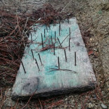 La Policía Local de San Martín de Valdeiglesias (Madrid) retira trampas contra los ciclistas