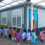 Así se hacía negocio con los barracones escolares de la vergüenza