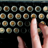 Carta a Fátima Báñez de un escritor hundido tras el suicidio de su mujer: "Usted es culpable"