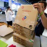 Olvídate de las pizzas, lo que podría ser malo para tu salud son las cajas donde las traen