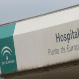 La puerta del ascensor se abre y se puede percibir el olor a muerte