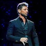 Miguel Poveda acusa de homofobia al presidente de una peña flamenca