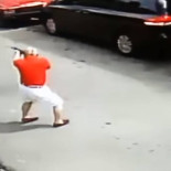 Video capta a ex militar al abatir a ladrón que lo robó