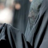 Una niña de ocho años se quema el 80% de su cuerpo para evitar que el EI la viole