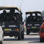 Dos hombres con ametralladoras abren fuego en una playa turística de Costa de Marfil