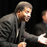 Neil deGrasse Tyson explica por qué el Universo es plano (Subtitulado)