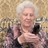 56 horas conectada al teléfono para conseguir un trabajo para su hijo