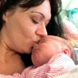 Apuñalan a una madre por pedir silencio a un grupo de jóvenes en la calle para que no despertaran a su bebé