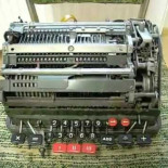 ¿Que ocurre si divides una calculadora mecánica entre 0?