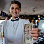 Dominic Frisby: "Acabar con el dinero en efectivo le dará demasiado poder a los bancos"