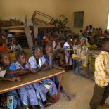 Investigan a militares franceses por forzar a niñas africanas a tener sexo con un perro