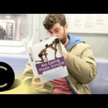 Portadas de libros falsas en el metro  [HUMOR]