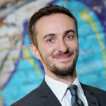 Un cómico alemán se enfrenta a pena de prisión por leer un poema crítico con Erdogan [ENG]