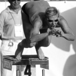 El hombre que cambió (literalmente) las reglas de la natación