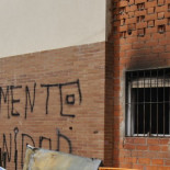 2.000 kilos de ayuda para los refugiados amanecen carbonizados y rodeados de símbolos nazis en Mérida