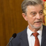 El alcalde de Zaragoza le explica al PP en una carta por qué la bandera republicana no es ilegal