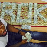 Yates, aviones y montones de dinero en efectivo: los super-ricos descubren los riesgos de Instagram (ENG)