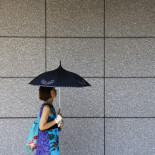 Inicio de semana para una mujer en Ciudad de Guatemala
