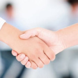 Suiza suspende concesión  de nacionalidad a la familia cuyos hijos rechazaron dar la mano a las profesoras