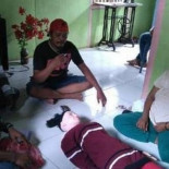 Una aldea de Indonesia adora durante días a una muñeca hinchable al creer que era un ángel caído del cielo