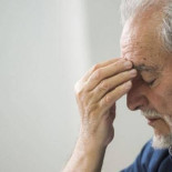 Entrevista a Julio Anguita: "El PSOE es una izquierda de estampilla y va siempre detrás de la derecha"