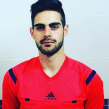 ¿Por qué los futbolistas no apoyan al árbitro gay que se retira por ataques homófobos?