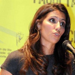 Boicot a Ana Pastor durante el directo en la Puerta del sol de “El objetivo” con gritos de “Televisión manipulación”