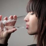 Si el agua tiene memoria, puede haber cualquier cosa en tu vaso