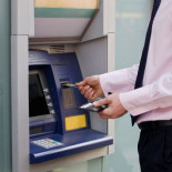 100 ladrones roban 13 millones de dólares de cajeros automáticos en tres horas por todo Japón (ENG)