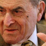 El doctor Heimlich salva a una compañera de residencia de ancianos con la maniobra Heimlich [ENG]