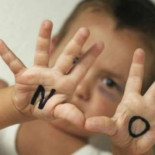 Condenado un padre por maltratar a sus hijas pequeñas negándose a que estudiasen