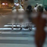 ‘Activistas’ atacan burdeles de San Petersburgo y obligan a mujeres a caminar desnudas a la comisaría