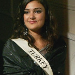 Un año de cárcel para una Miss turca por compartir una broma sobre Erdogan