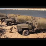 Así construye el ejército ruso un puente flotante