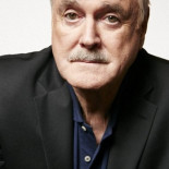 John Cleese apoya el Brexit y sugiere colgar a Jean-Claude Juncker. [Eng]