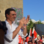 Sánchez pide la dimisión de Fernández Díaz y avisa contra una Policía a sueldo de Iglesias