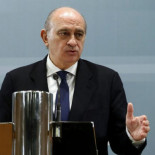 La Policía se persona en la sede de Público para exigir las grabaciones del ministro Fernández Díaz