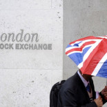 El desplome en la Bolsa de Londres hace temblar a gigantes bancarios, aerolíneas e inmobiliarias