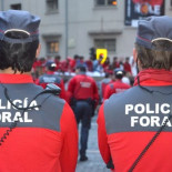 Un hombre despierta en Pamplona y se encuentra a otro haciéndole una felación
