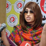 Asesinan a modelo pakistaní por burla de clérigo en Ramadán [ENG]