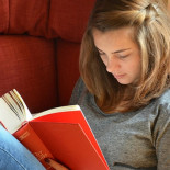 Leemos menos que los ingleses porque los 100 libros que les recomiendan sus profesores son mucho más divertidos