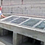 Máquina de depuración solar casera en Gaza produce 10 litros de agua al día