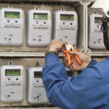 Industria localiza a grandes empresas en Madrid, Barcelona y Bilbao enganchadas ilegalmente a la luz