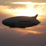 El enorme dirigible Airlander 10 despega por primera vez